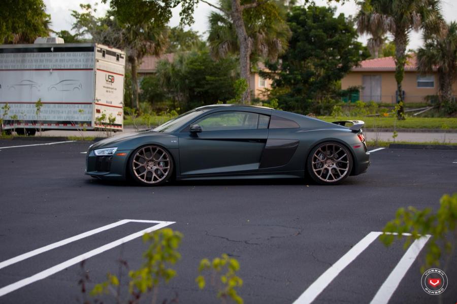  Audi R8 V10 on Vossen Wheels (CG-204) 2016 года  (фото 3 из 11)
